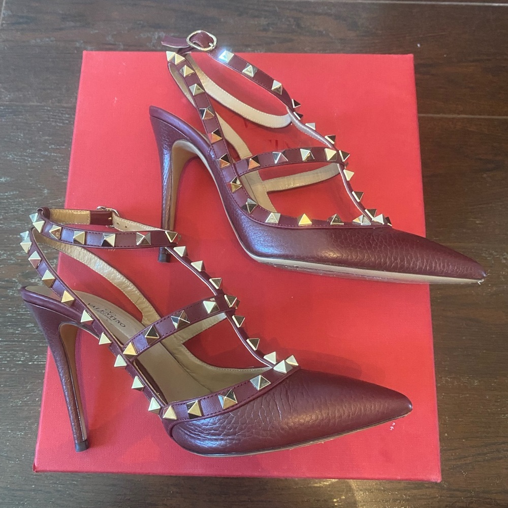 Valentino Garavani Rockstud Leather Pumps